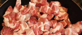 Гуляш из свинины с подливкой: лучшие рецепты приготовления в мультиварке, в духовке, на сковороде